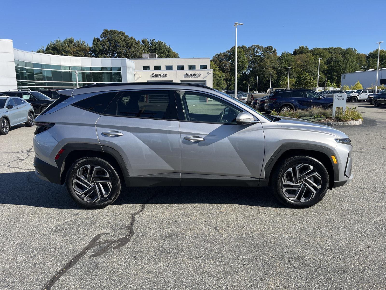 2025 Hyundai Tucson Hybrid Limited photo 2
