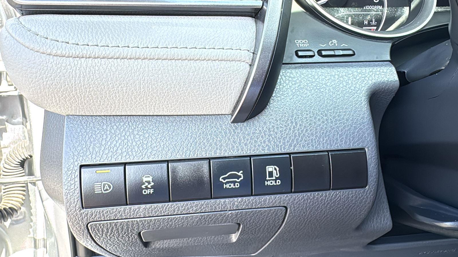 2023 Toyota Camry LE photo 7