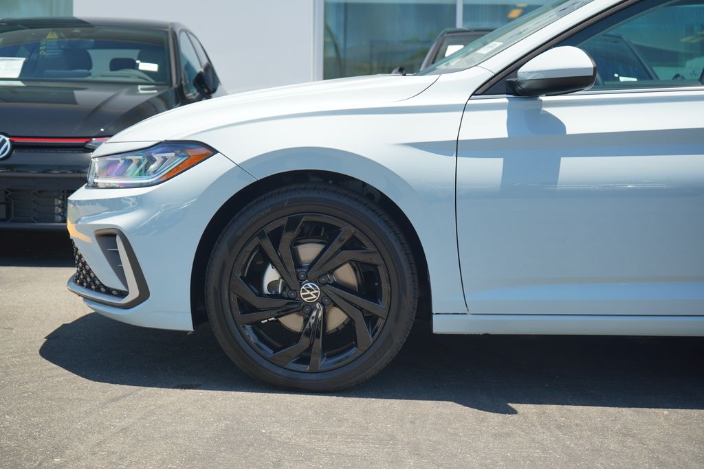 2025 Volkswagen Jetta 1.5T SE photo 2