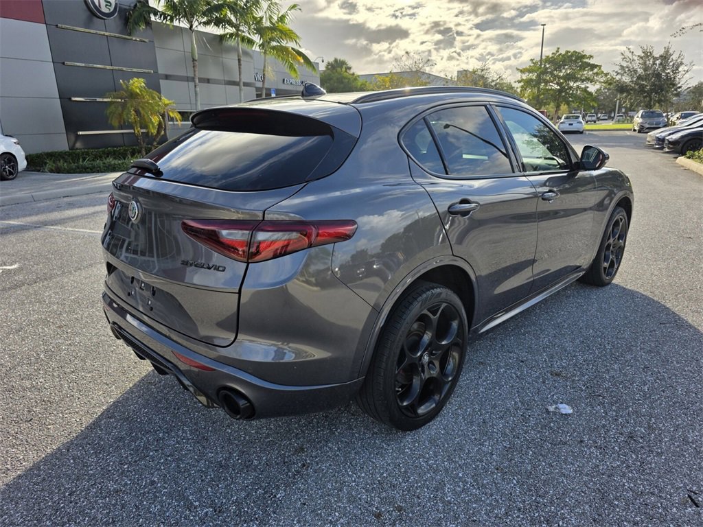 2022 Alfa Romeo Stelvio Ti Sport photo 3