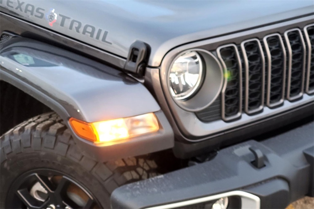 2025 Jeep Gladiator Texas Trail photo 2