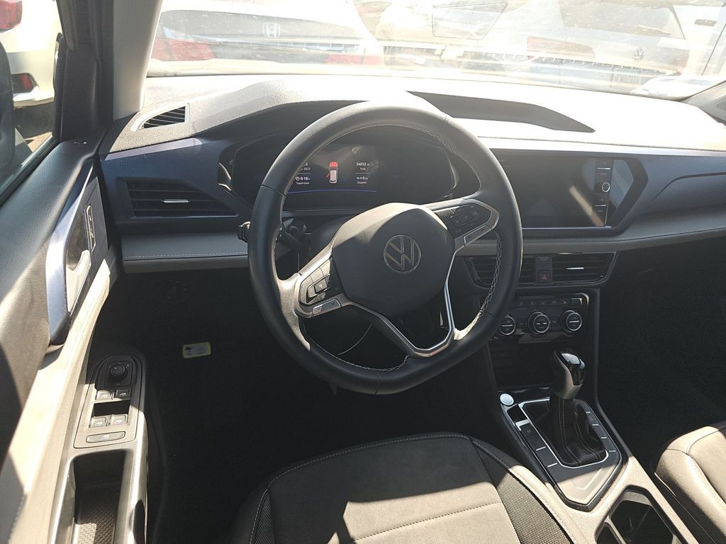 2024 Volkswagen Taos SE photo 7