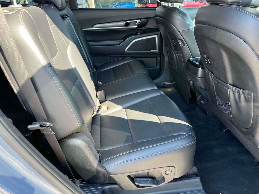 2022 Kia Telluride LX photo 9