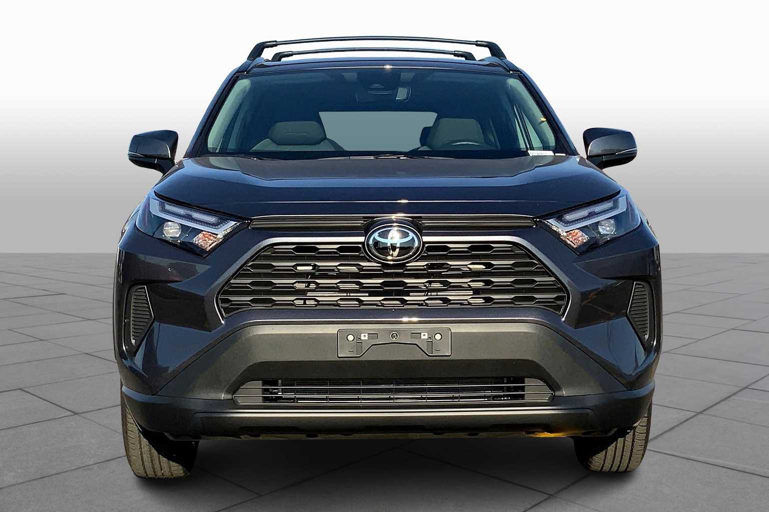 2025 Toyota RAV4 XLE photo 3