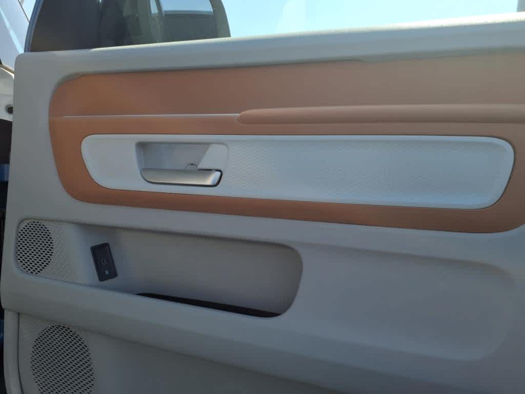 2025 Volkswagen ID. Buzz photo 4
