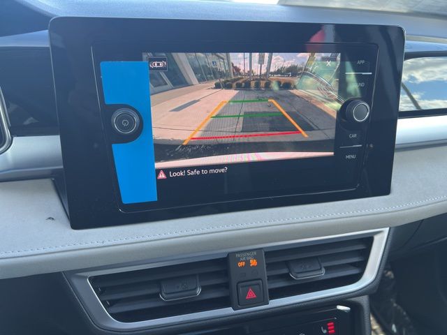 2025 Volkswagen Taos SE photo 21