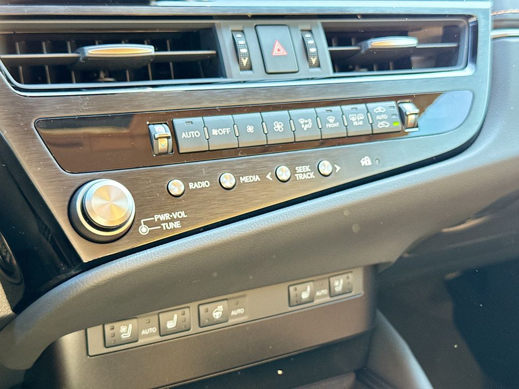 2025 Lexus ES 350 photo 26