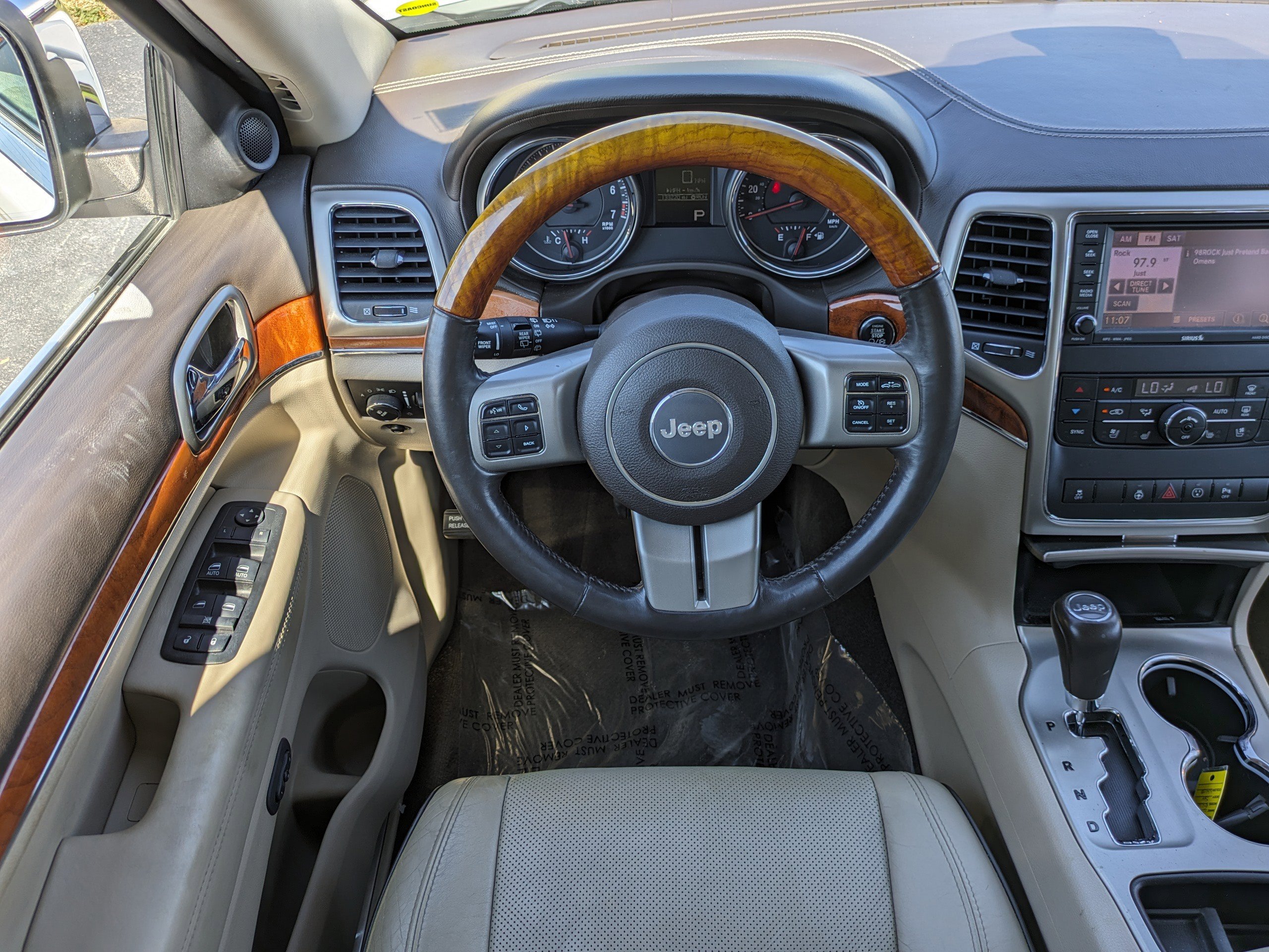 2013 Jeep Grand Cherokee Overland photo 16