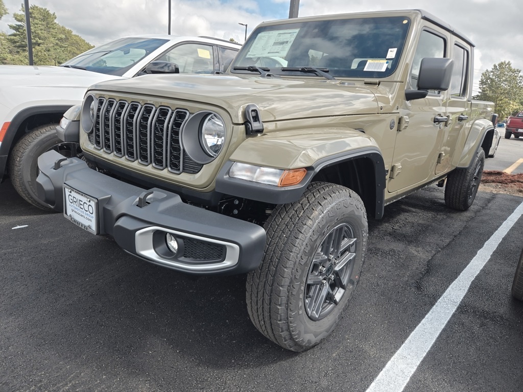 2025 Jeep Gladiator Sport S photo 2