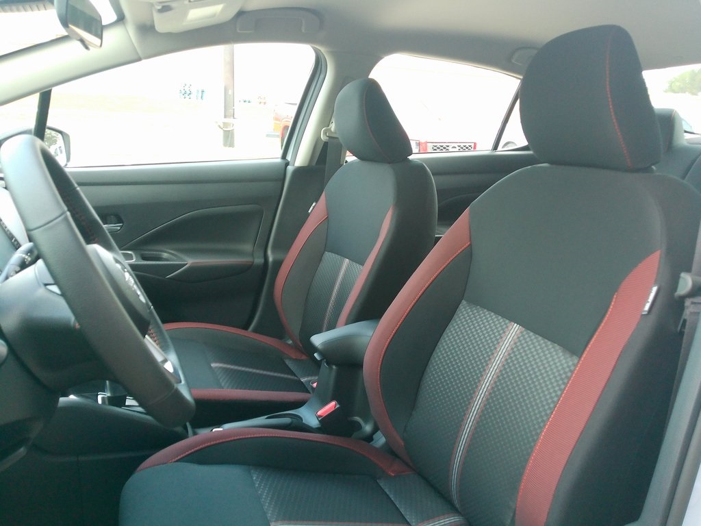 2025 Nissan Versa SR photo 9
