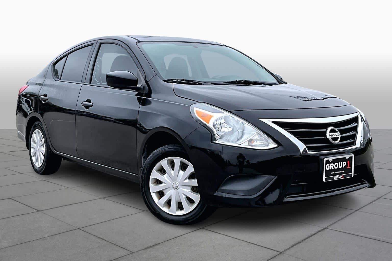 2017 Nissan Versa S photo 2