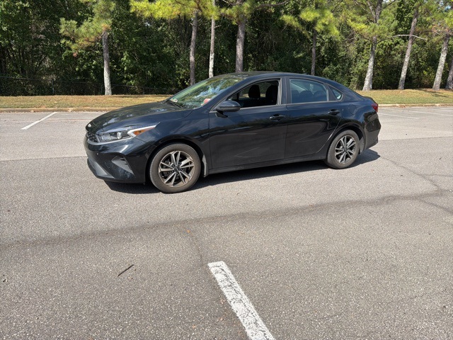 2023 Kia Forte LXS photo 3