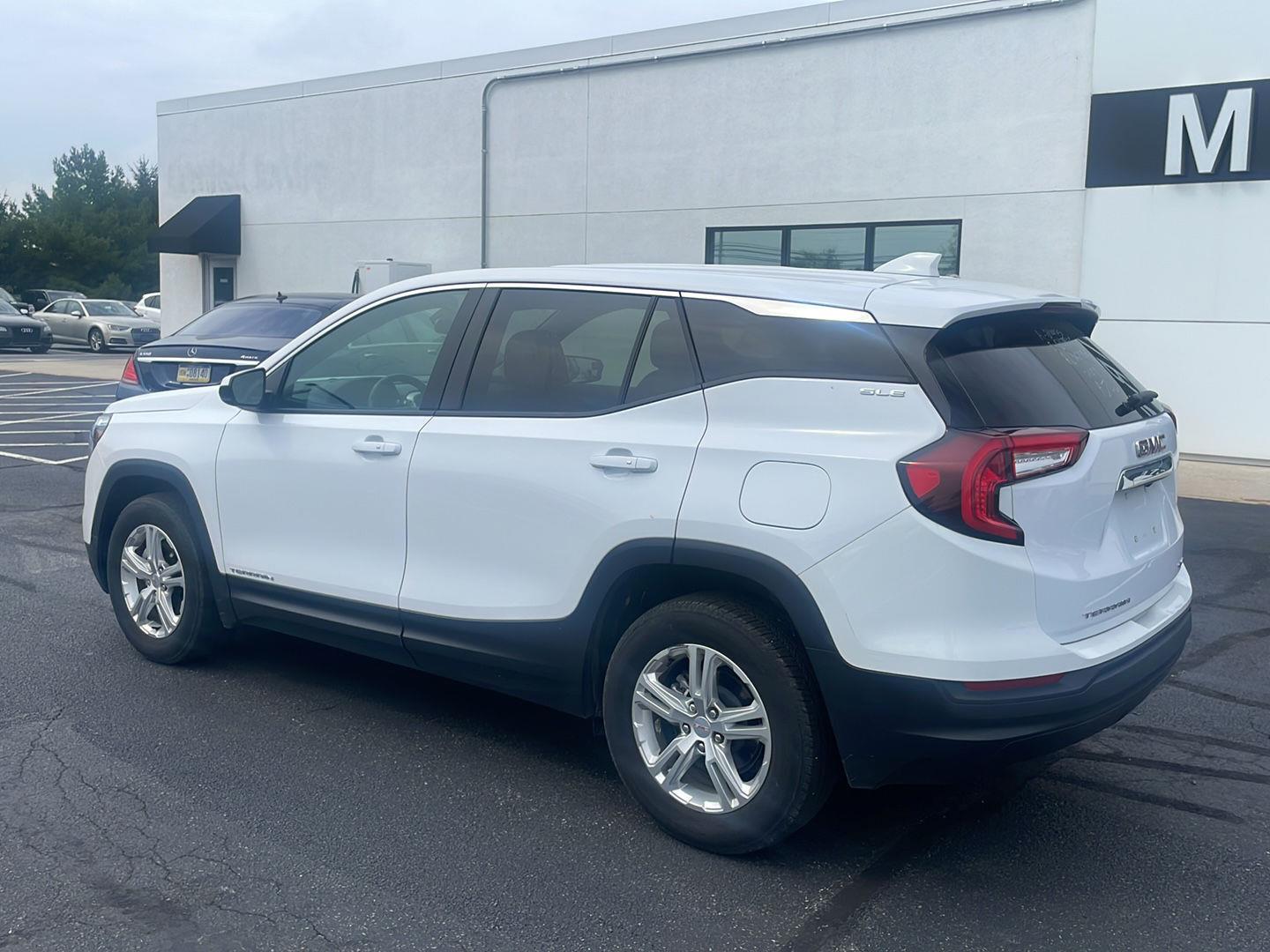 2024 Gmc Terrain SLE photo 3