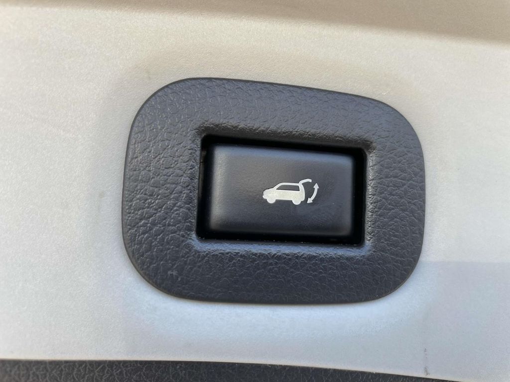 2015 Nissan Rogue SV photo 10