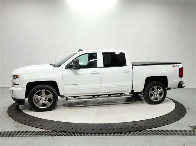 2017 Chevrolet Silverado 1500 LT photo 4