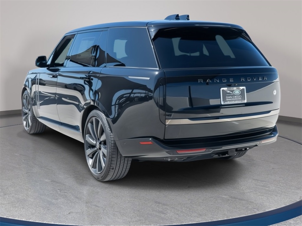2025 Land Rover Range Rover SV photo 3