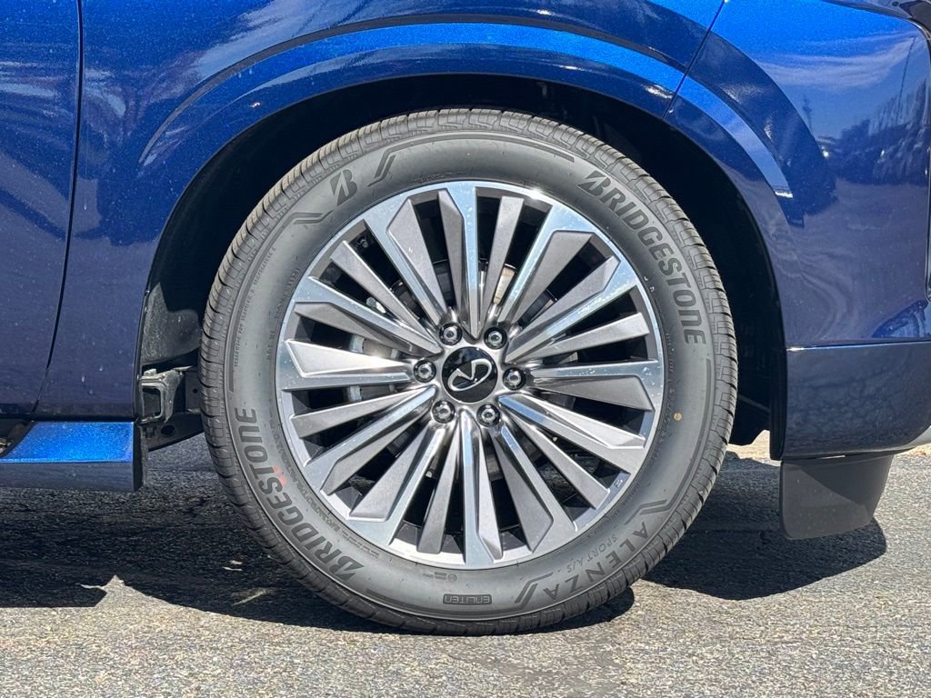2025 Infiniti QX80 Luxe photo 3