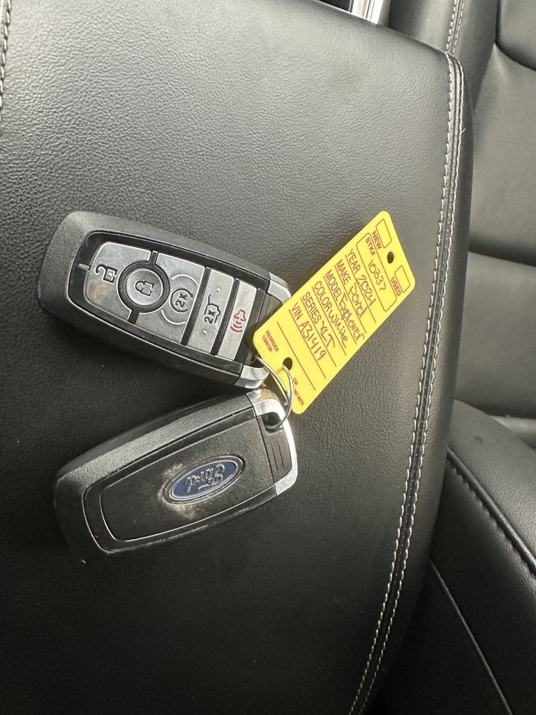 2024 Ford Explorer XLT photo 3