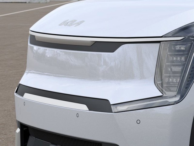 New 2026 Glacial White Pearl Kia Light Short Range image 12
