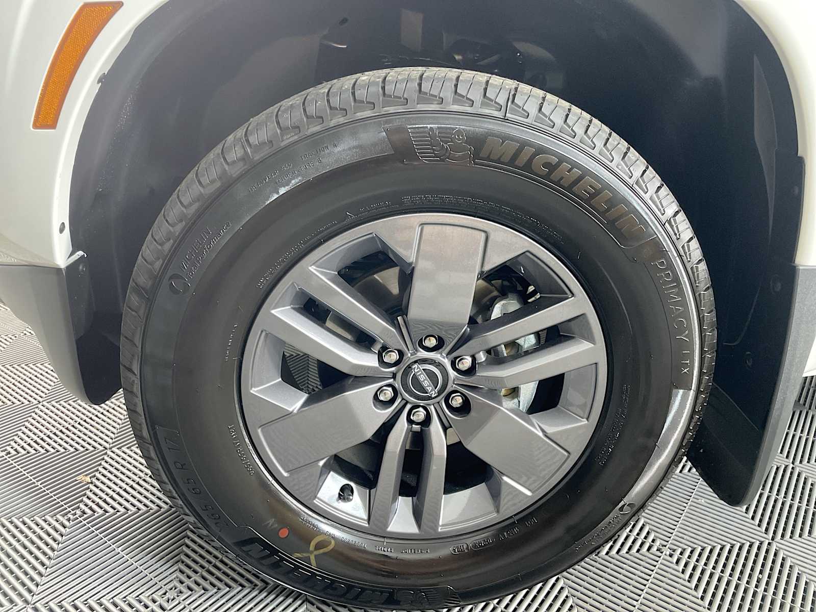 2025 Nissan Frontier SV photo 27