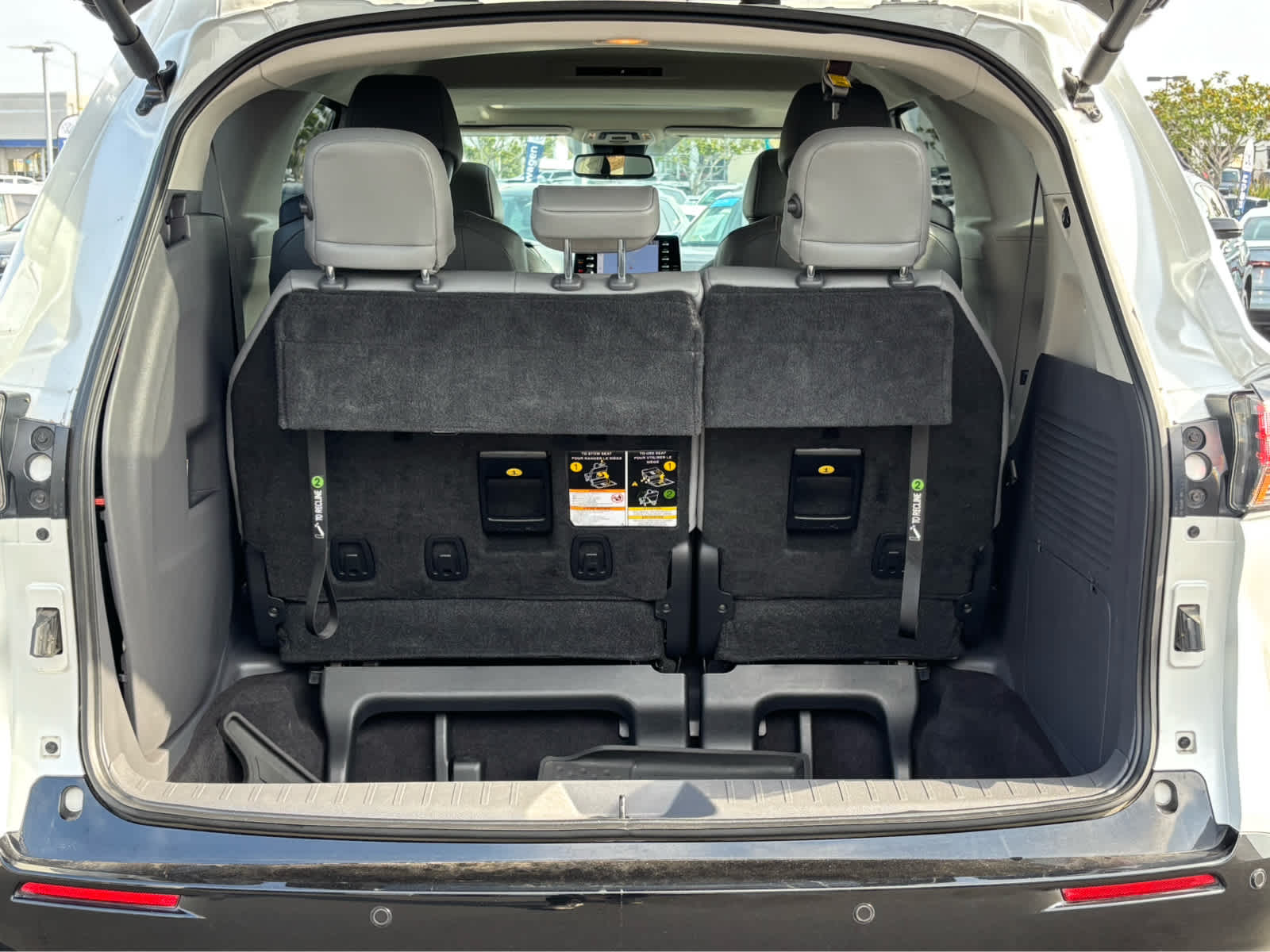 2022 Toyota Sienna Limited photo 17