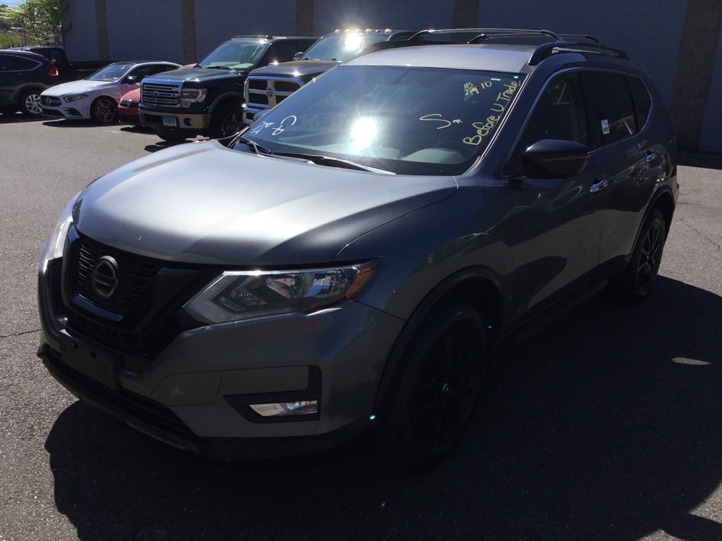 2018 Nissan Rogue SV photo 2