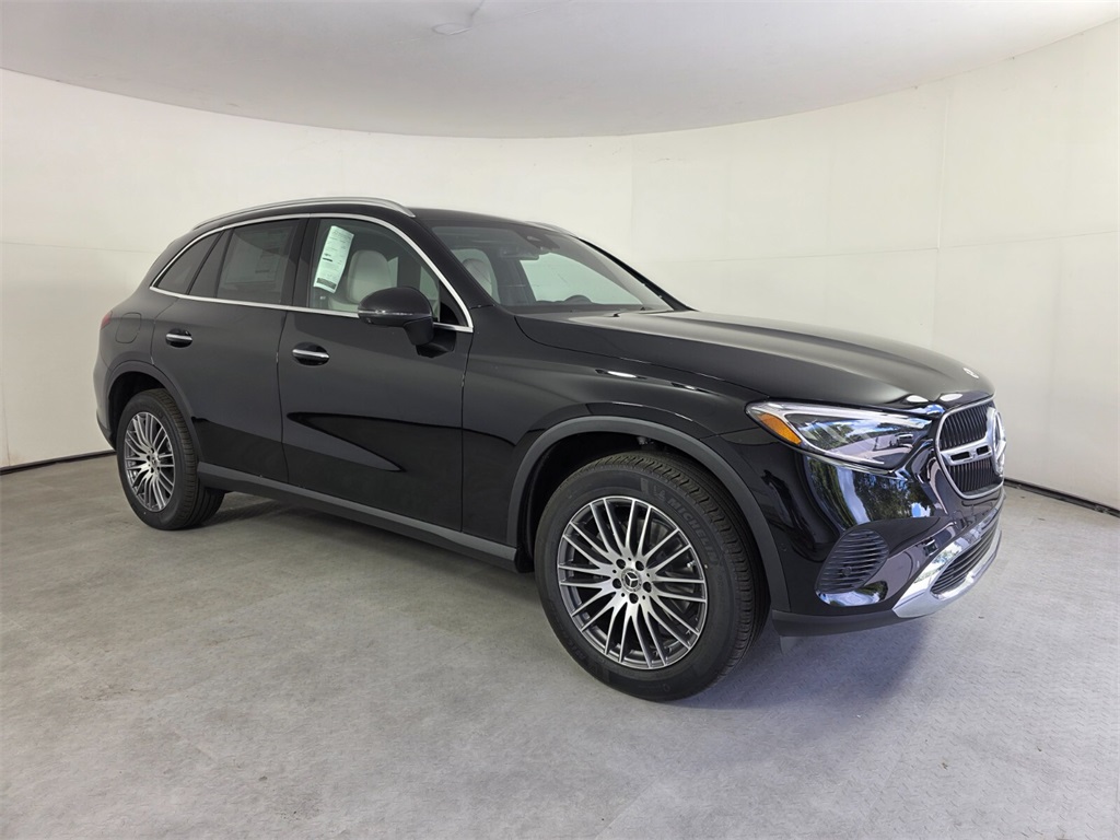 2026 Mercedes-Benz GLC Base's photo