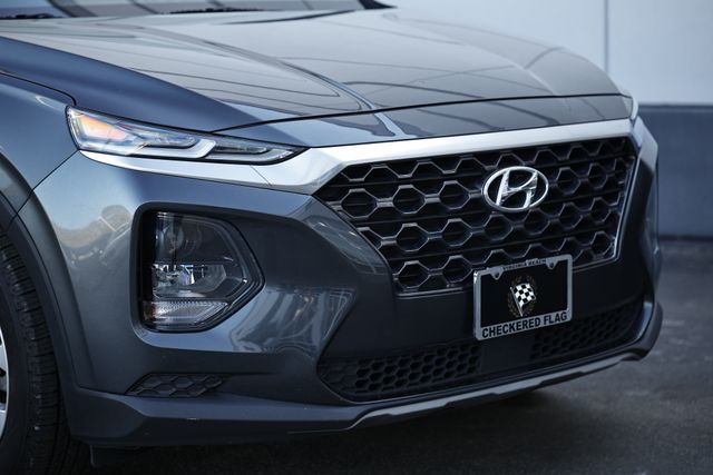 2020 Hyundai Santa Fe SE photo 2