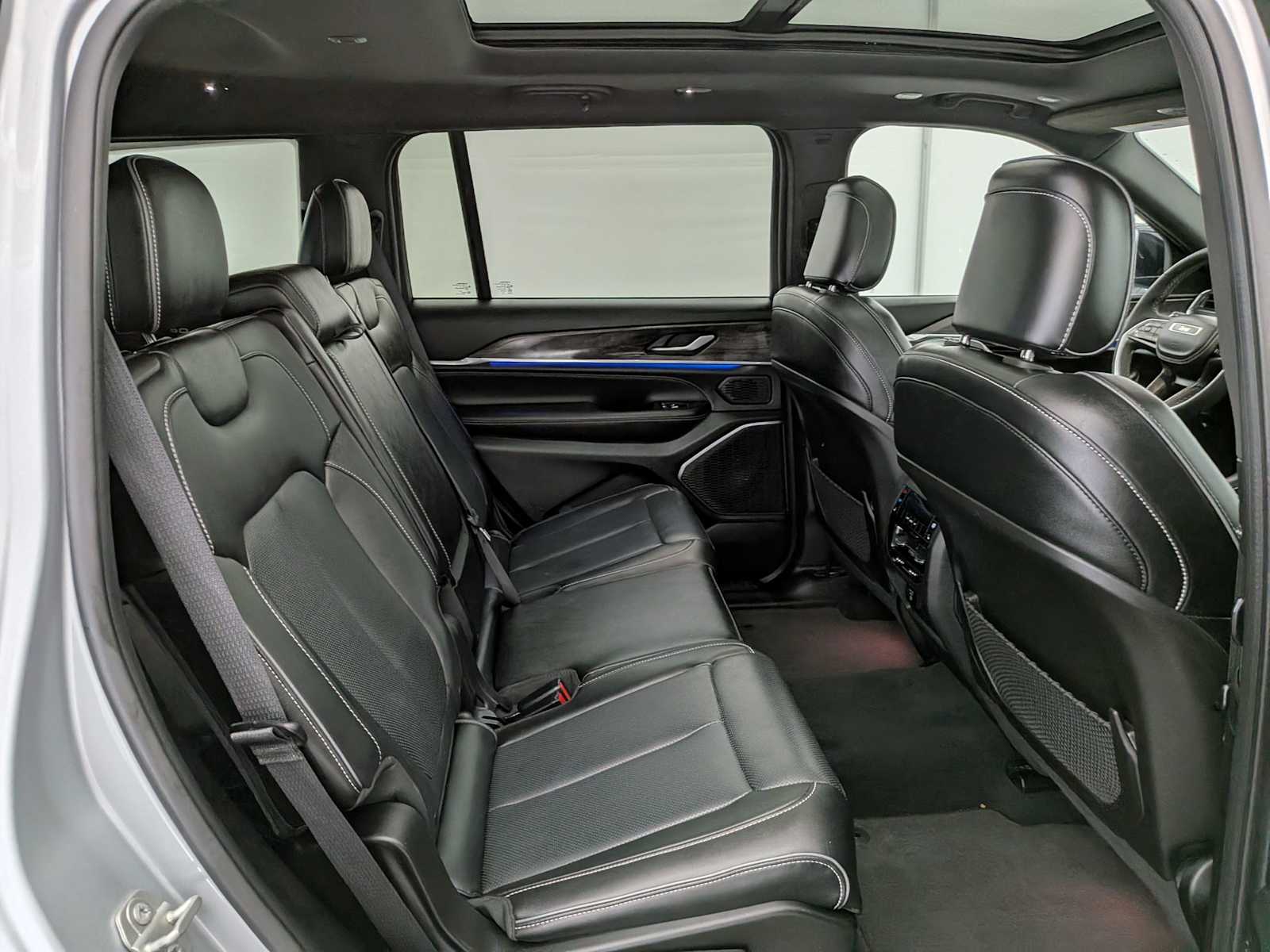 2024 Jeep Grand Cherokee Overland photo 21
