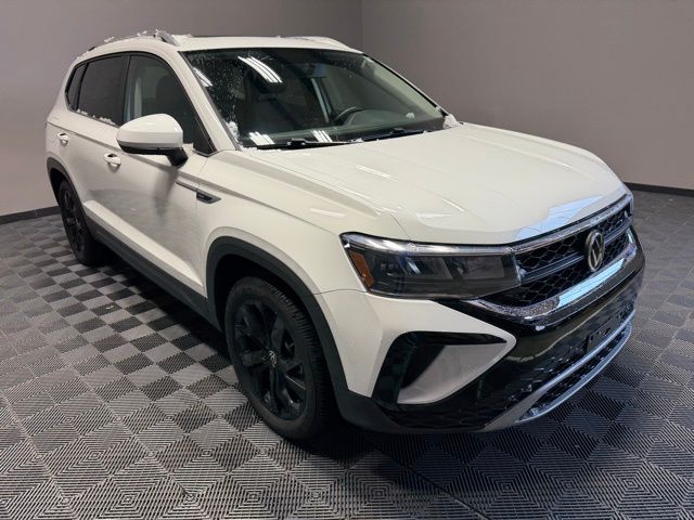 Used 2022 Volkswagen Taos SE with VIN 3VVLX7B25NM061625 for sale in Sheffield, OH