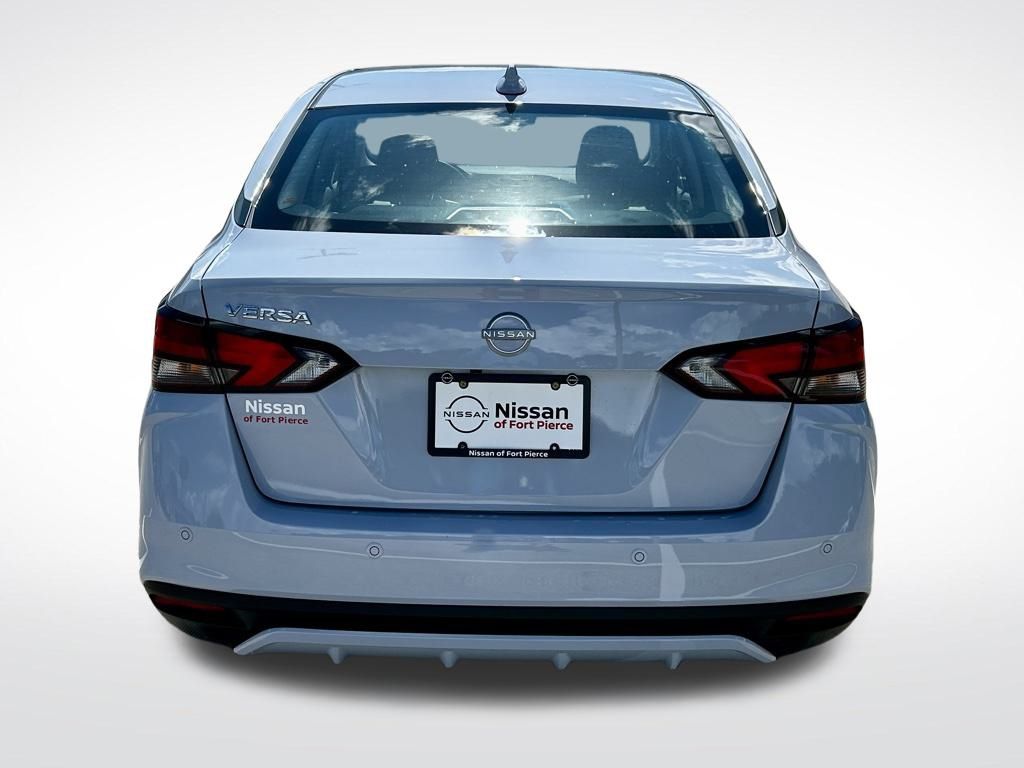 2025 Nissan Versa SV photo 5