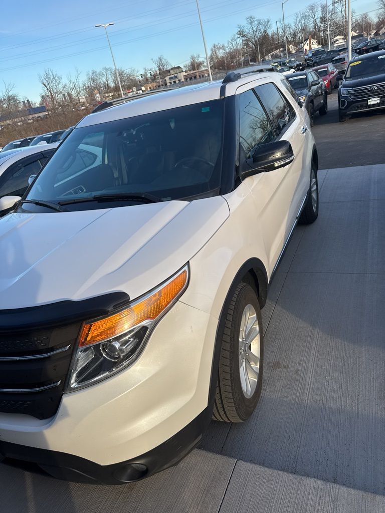2014 Ford Explorer XLT photo 2