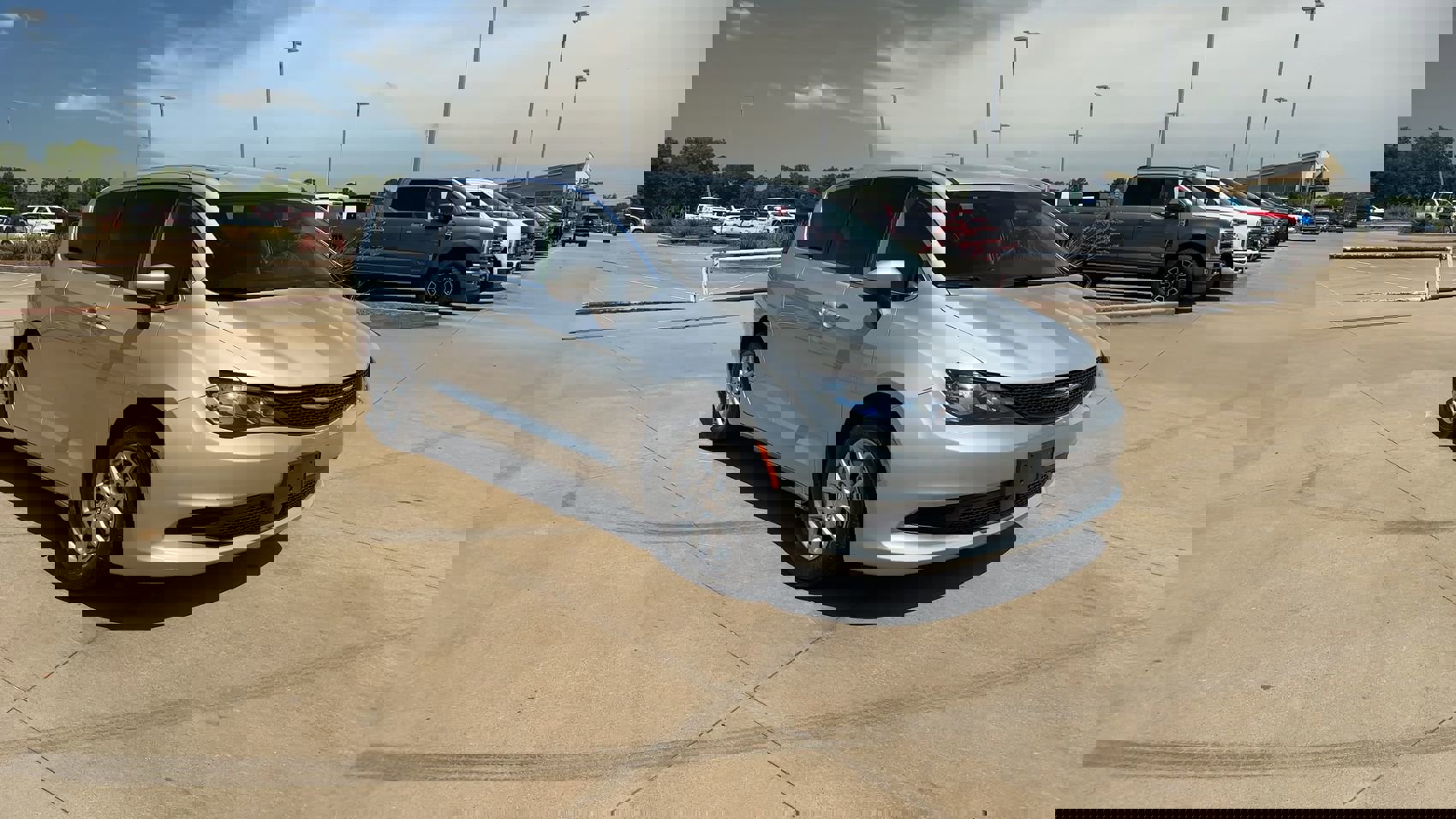 2023 Chrysler Voyager LX photo 2