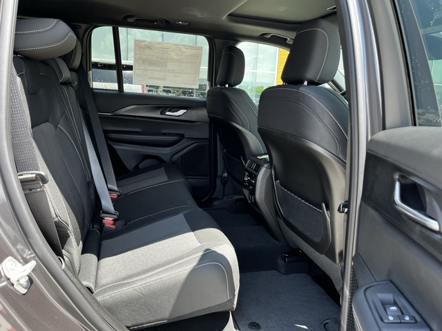 2025 Jeep Grand Cherokee Laredo X photo 18