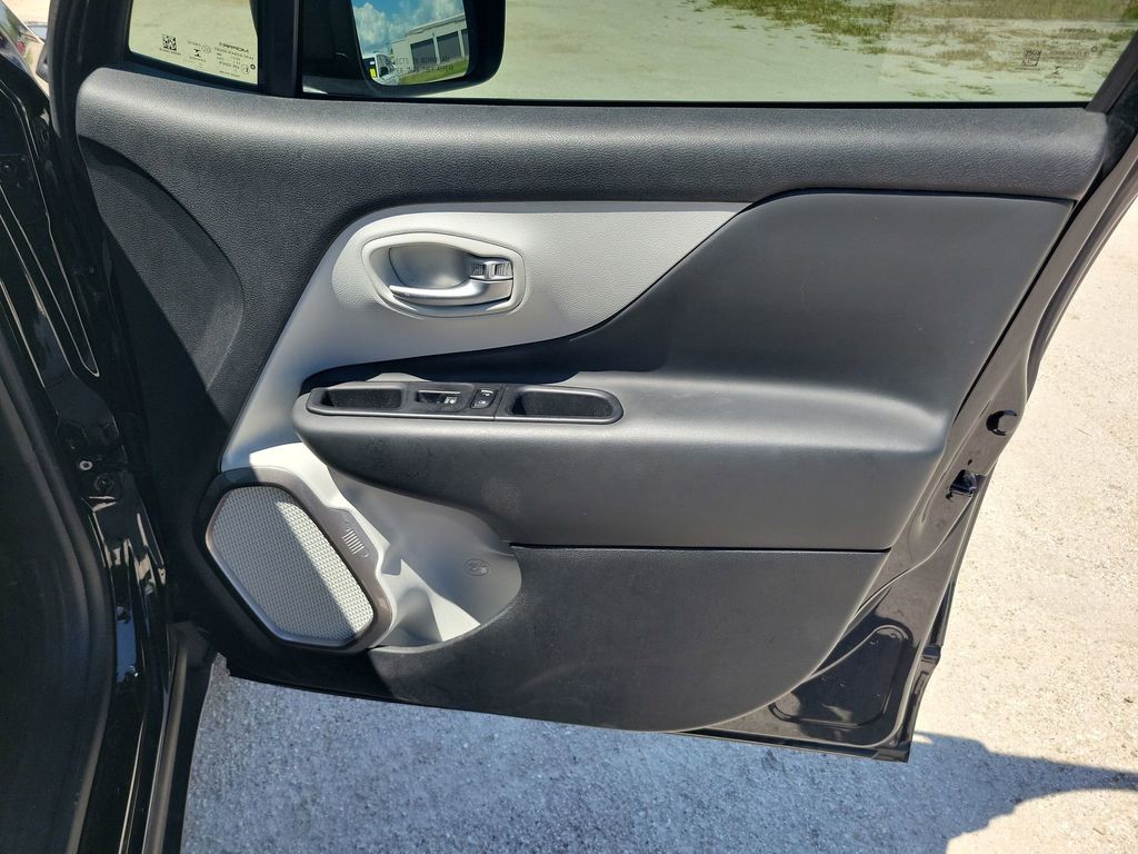 2022 Jeep Renegade Latitude photo 40