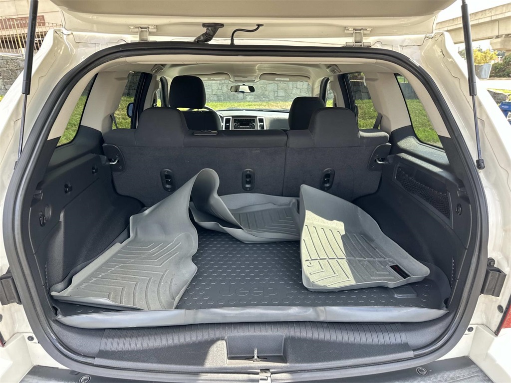 2010 Jeep Grand Cherokee Laredo photo 13