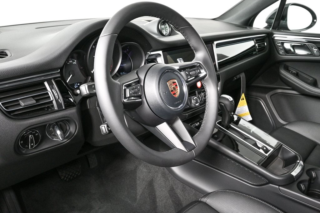 2026 Porsche Macan T photo 3