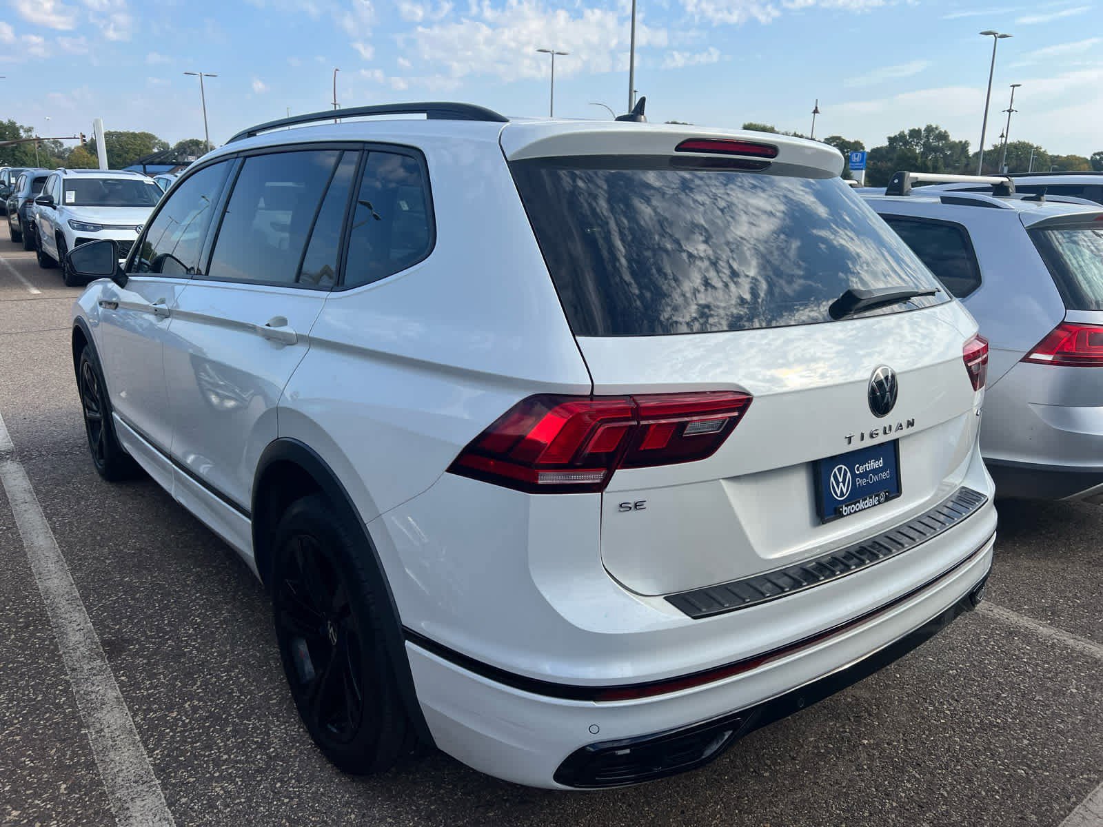 2023 Volkswagen Tiguan SE R-Line Black photo 4
