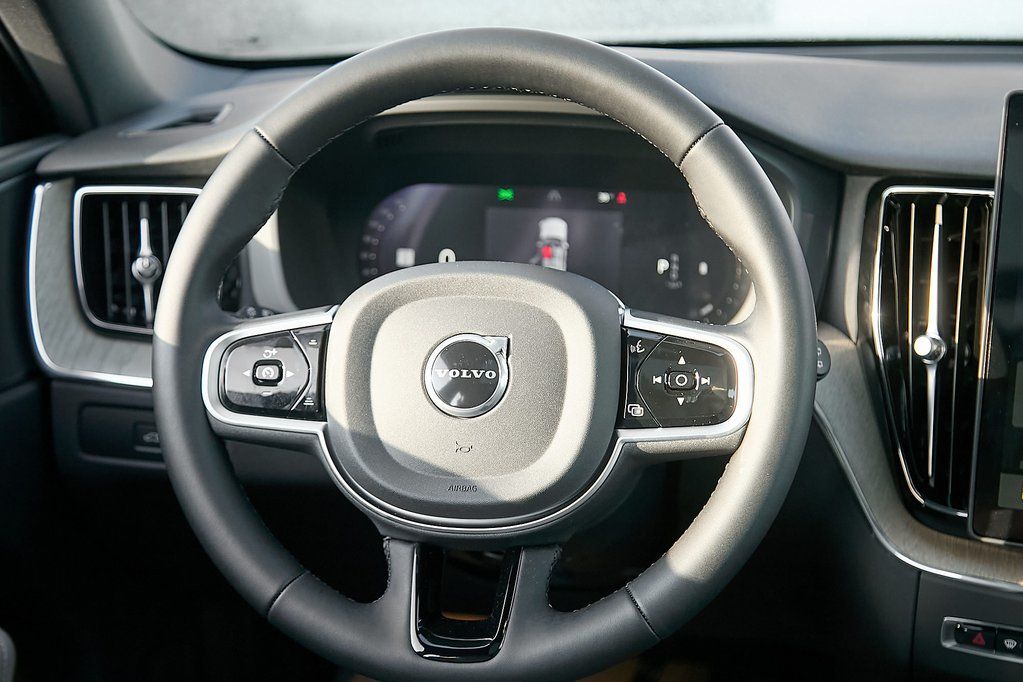 2026 VOLVO XC60 - Image 24