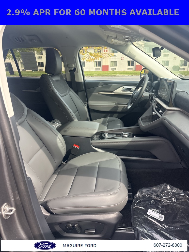 2025 Ford Explorer photo 11