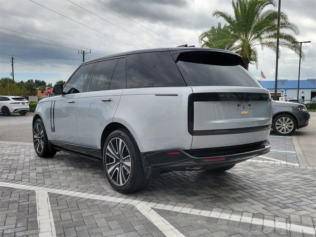 2024 Land Rover Range Rover SE photo 3