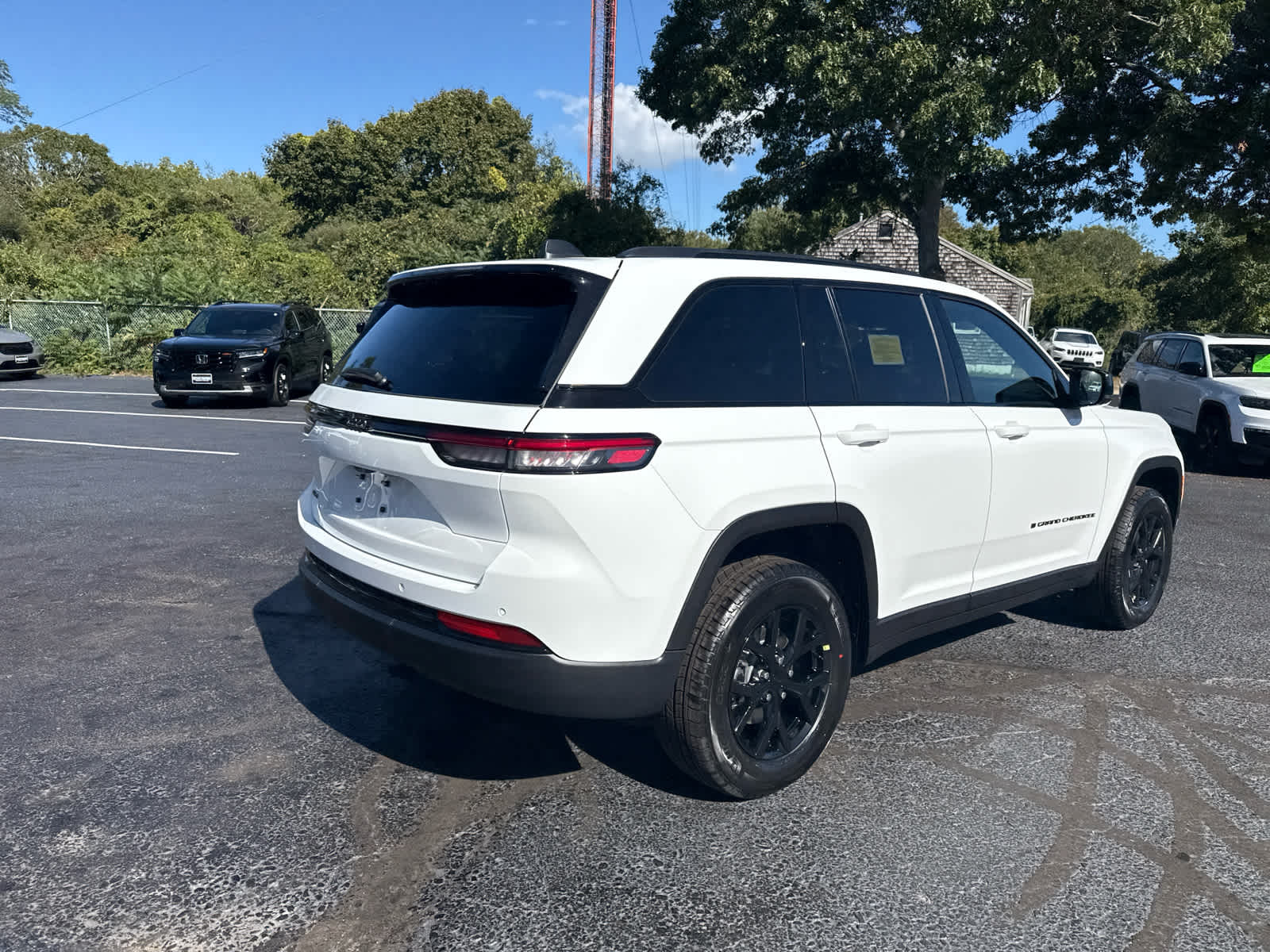 2025 Jeep Grand Cherokee Altitude photo 3