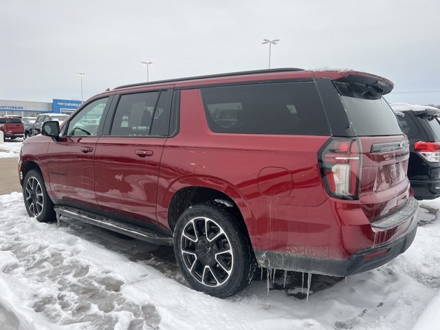 2023 Chevrolet Suburban RST photo 3