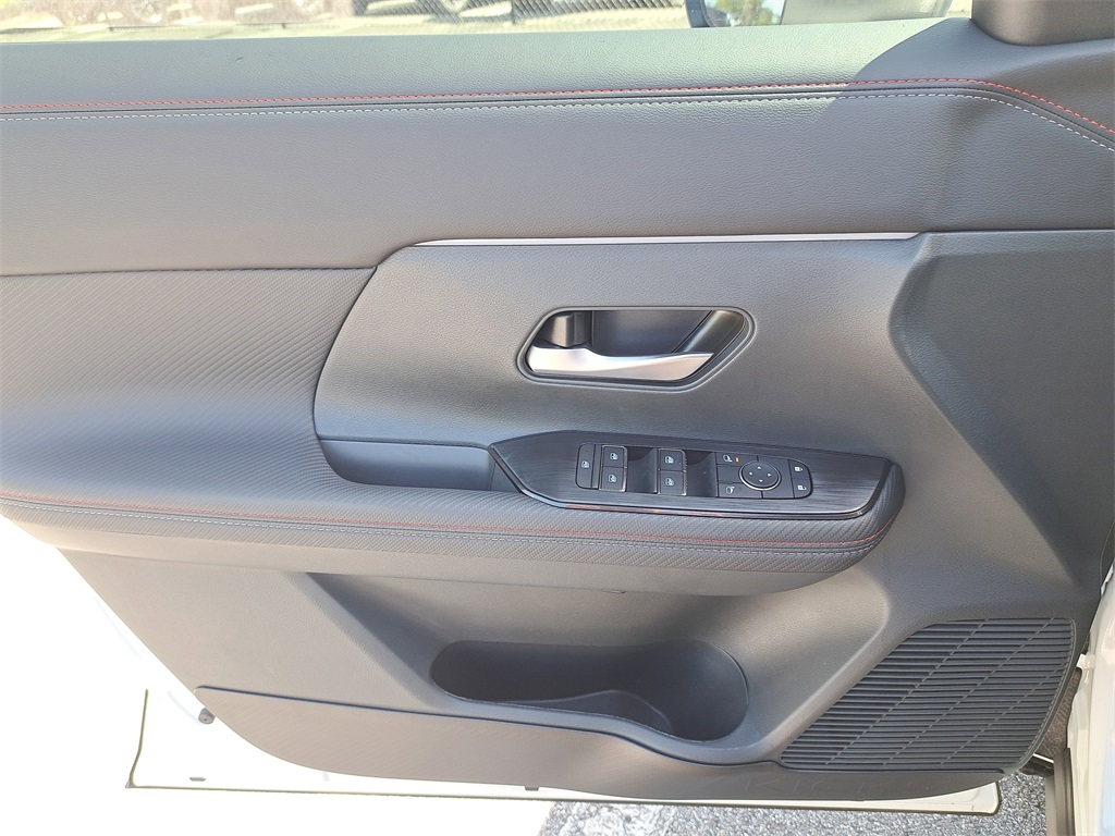 2026 Nissan Kicks SR photo 19
