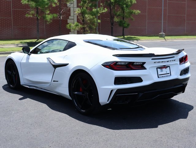 2025 Chevrolet Corvette E-Ray 2LZ photo 4
