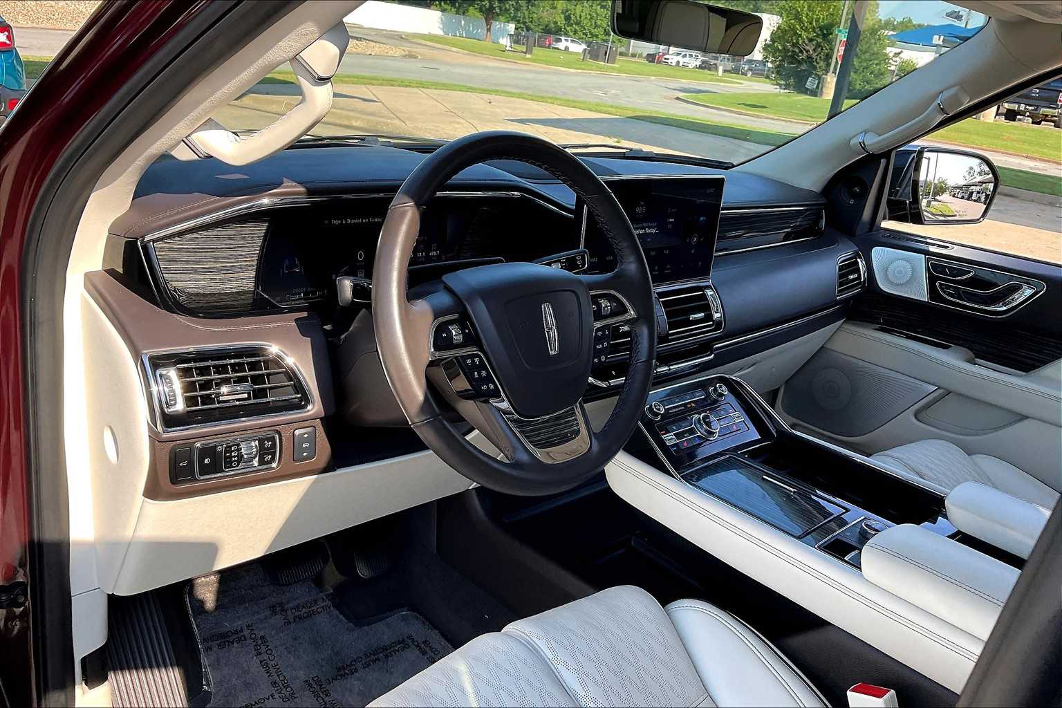 2024 Lincoln Navigator Black Label photo 15