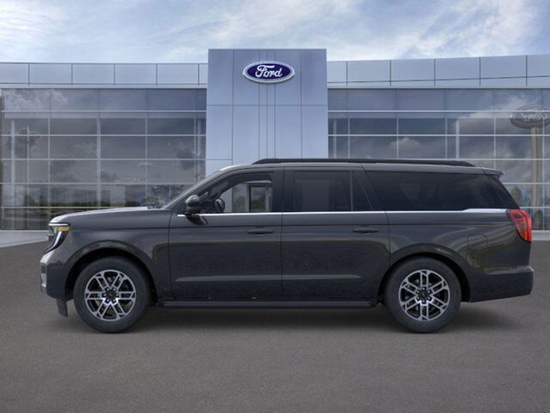 2025 Ford Expedition MAX photo 3