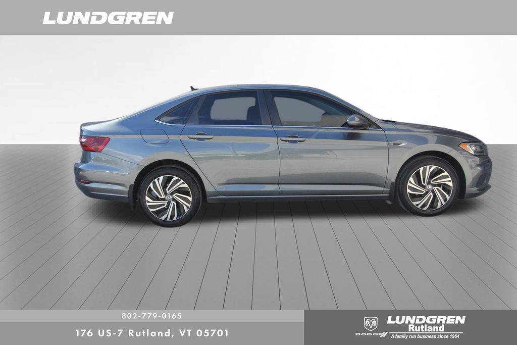 2021 Volkswagen Jetta SEL photo 2