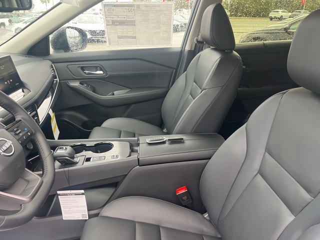 2025 Nissan Rogue SL photo 8