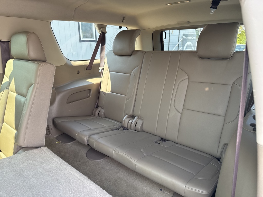 2017 Chevrolet Suburban LT photo 11